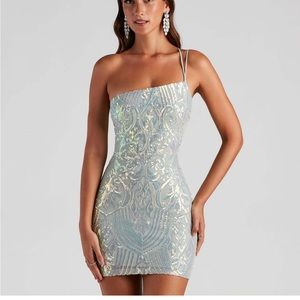 Windsor Karla sequin iridescent hoco dress NEVER WORN AND NEW WITH TAGS